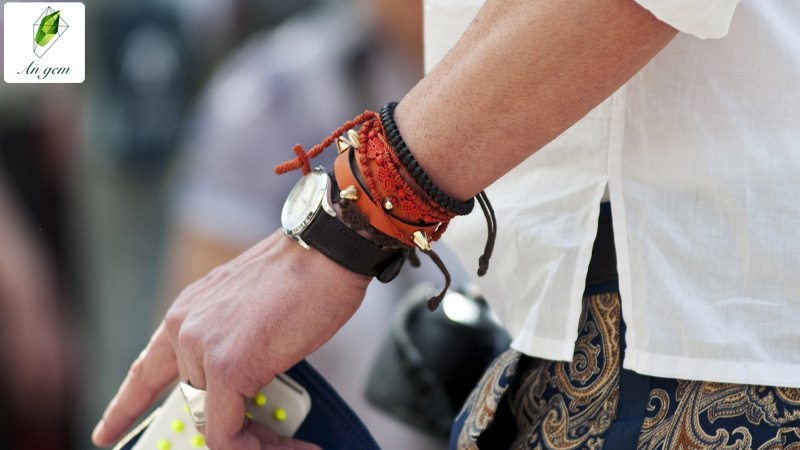 Yếu tố cá nhân ảnh hưởng đến việc chọn tay đeo vòng