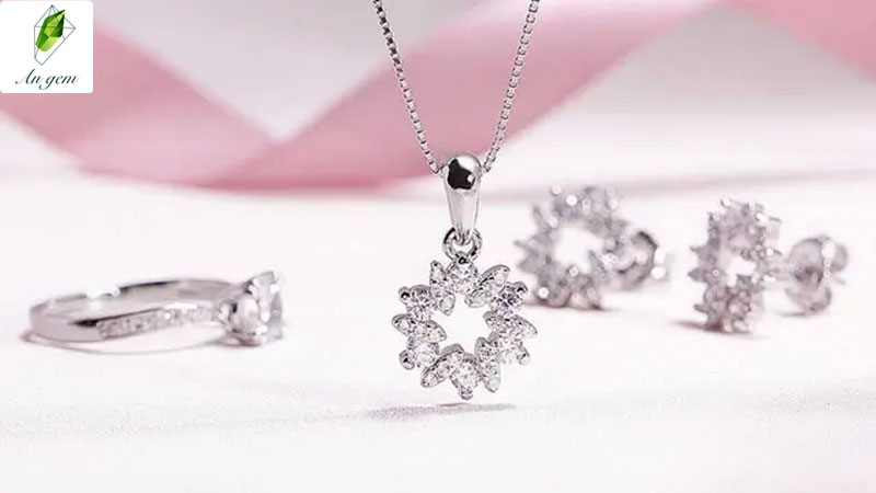 gợi ý quà 20/10 cho cô giáo ý nghĩa, thể hiện sự tôn kính