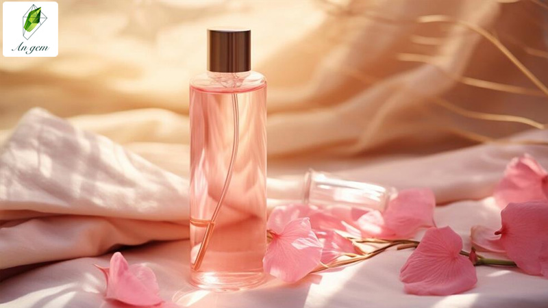 Nước hoa hoặc tinh dầu thơm
