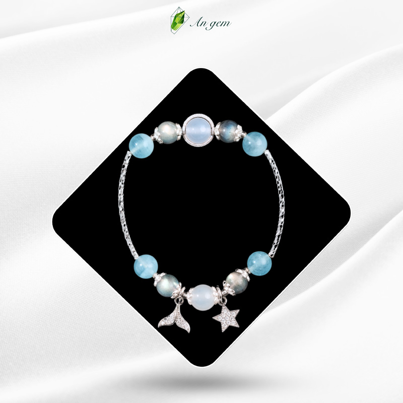 Đá aquamarine & đá xà cừ charm mạ bạc